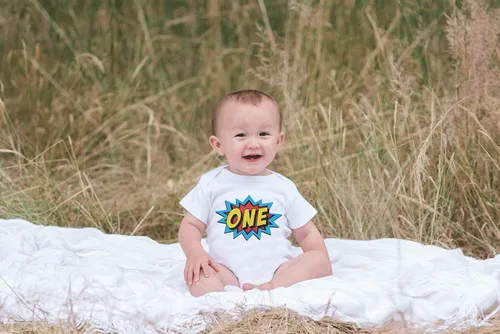 Vista 3 de 7 Eat 9 Apparel Superhéroe de cumpleaños para niño, una sola pieza