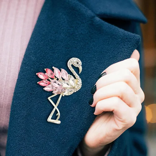 Vista 4 de 2 broches para mujer, diseño de flamencos vintage con diamantes de imitación, diseño de mariposa, broches de animales, broches de seguridad, broches