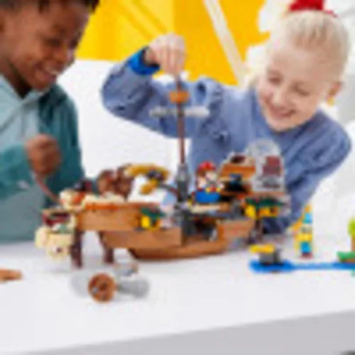 Vista 5 de LEGO Kit de construcción de 1,152 piezas de dirigible de Super Mario Bowser, revela el interior detallado, incluye Kamek, llave rocosa, Goomba