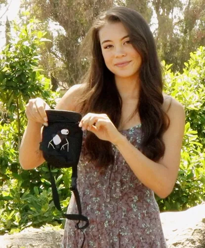 Vista 2 de AMC Bolsa de tiza con diseño de panda escalada en roca con cinturón ajustable