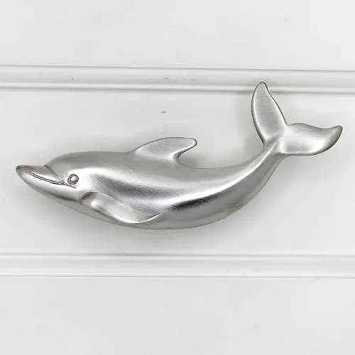 Vista 3 de Costello Coastal - Tirador de cajón Dolphin (orientado a la izquierda) Colección de herrajes de peltre