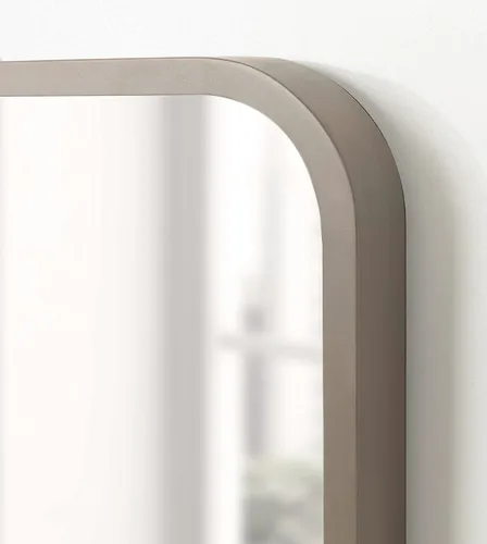 Vista 7 de Kate and Laurel Hutton Modern Radius - Espejo de pared rectangular de madera, 20 x 30 pulgadas, gris; espejo decorativo grande y robusto para pared