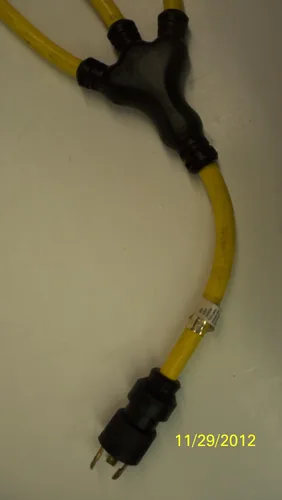 Vista 2 de Coleman Cable 12/3 splitter adaptador para cable de generador, 90238802, 120 volts