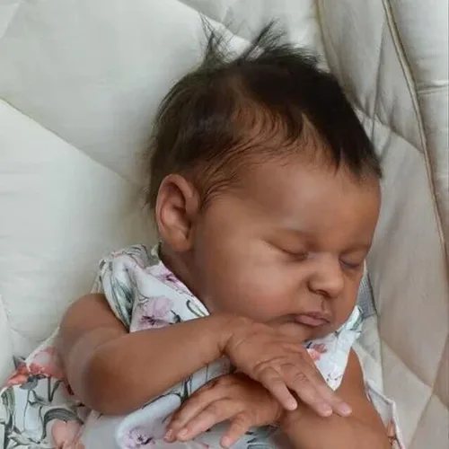 Vista 4 de iCradle Muñecas Reborn de bebé durmiendo de 19 pulgadas de piel negra realista para niños pequeños recién nacidos, muñeca realista