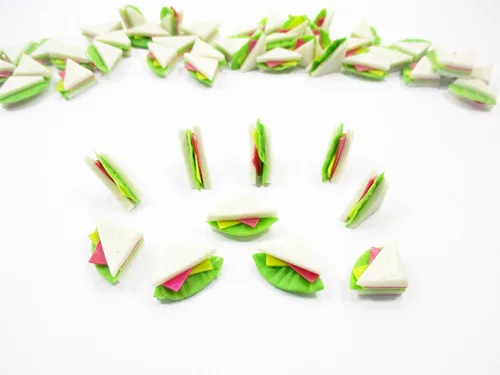 Vista 2 de 20 sándwich de queso panadería casa de muñecas comida en miniatura Art Deco Suministro de casa de muñecas - 3596 Handmade clay cheese sandwiches
