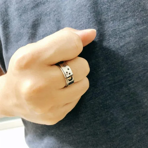 Vista 5 de Anillos giratorios de acero inoxidable de titanio con estrella de luna negra para mujeres, hombres, adolescentes, niñas, delicados anillos