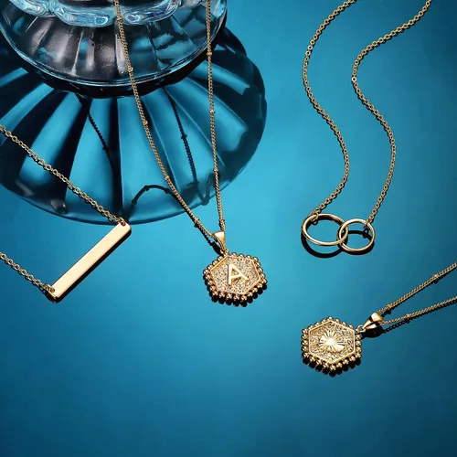 Vista 6 de Collares con iniciales en capas para mujer, collar de barra chapado en oro de 14 quilates, collar con dije de letra hexagonal en capas delicadas
