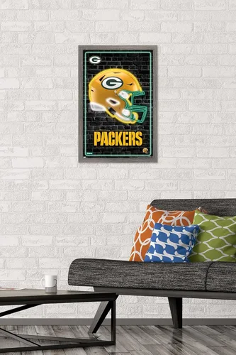 Vista 2 de NFL Green Bay Packers - Póster de pared con casco neón 23, 22.4 pulgadas de largo x 14.7 pulgadas, versión enmarcada de madera de granero