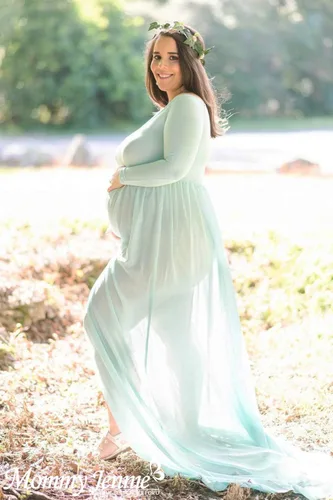 Vista 3 de Mommy Jennie Vestido de maternidad con hombros descubiertos, manga larga, frente dividido, vestido de gasa para sesión de fotos