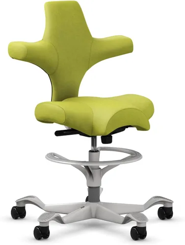 Vista 63 de HAG Capisco Sit to Stand - Silla de pie con marco negro, tapizada de ónix negro con anillo para el pie Negro Onyx