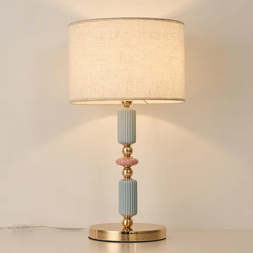Vista 14 de Lámpara de mesa moderna imitada de seda con enchufe, base metálica, luz de escritorio con enchufe, cable y interruptor para dormitorio, mesita
