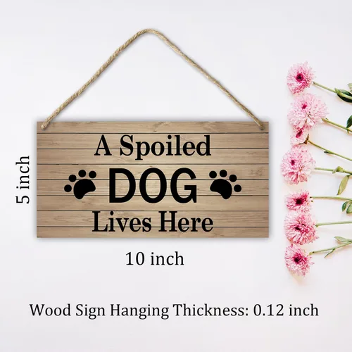 Vista 2 de Placa de pared con texto en inglés "A Spoiled Dog Lives Here", decoración de casa de campo para patio, casa de perro, entrada, pasillo, A29