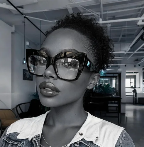 Vista 2 de FEISEDY Gafas de lectura cuadradas de gran tamaño con filtro de luz azul para mujer B2627