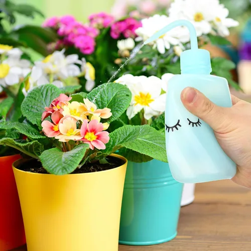 Vista 4 de VILLCASE 6 botellas de plástico de 8 onzas con boquilla de codo para riego preciso, limpieza de pestañas, tatuaje y cuidado de plantas