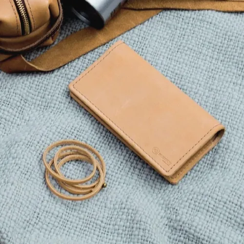 Vista 6 de Funda de cuero para chequera Café Oscuro billetera estilizada