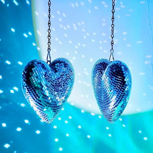 Vista 5 de Juego de 2 bolas de discoteca plateadas en forma de corazón, decoración colgante para fiesta, habitación, boda, jardín, bola de discoteca
