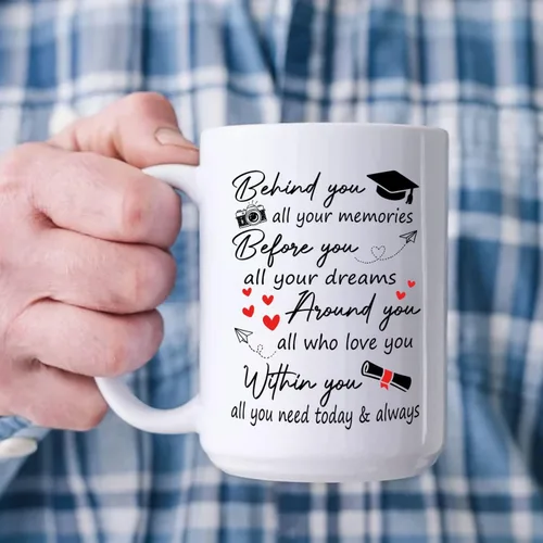 Vista 6 de Taza de café blanca personalizada para graduación, con texto en inglés "Behind You All Your Memories Before You All Your Dreams", taza de café de 11