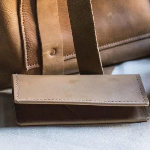 Vista 7 de Funda de cuero para chequera Café Oscuro billetera estilizada