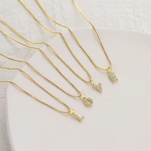 Vista 8 de Foxigrl - Collar de oro delicado con inicial para mujer, collar de letras doradas de moda con dije pequeño de la A a la Z, lindo collar simple
