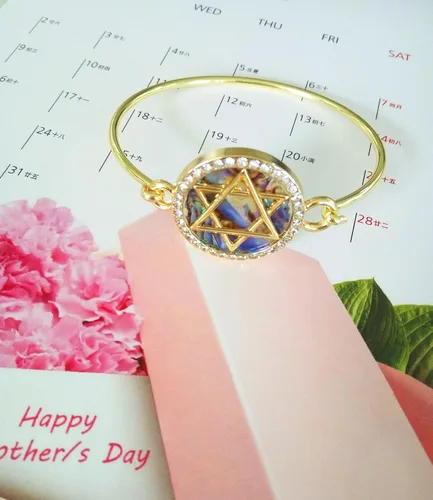 Vista 2 de MANZHEN Pulsera de cristal con diseño de estrella de David de abulón con dije judío