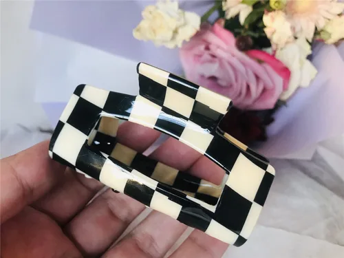 Vista 5 de Pinzas para el cabello a cuadros para mujeres y niñas, pinzas de pelo de moda para peinar con pinzas de garra, cabello grueso, forma rectangular