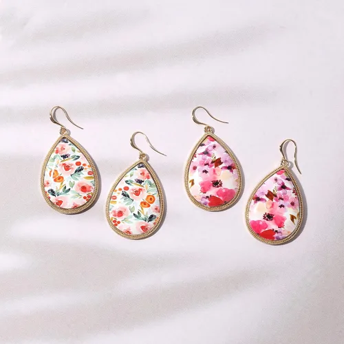 Vista 5 de Bonaluna Aretes de lágrima de madera boho chic con diseño multipatrón y marco de metal chapado en oro para mujer