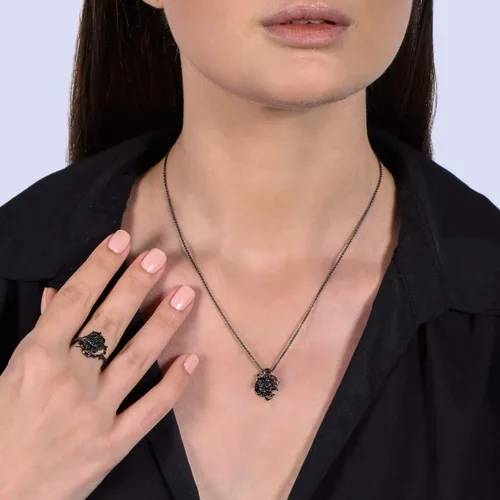 Vista 6 de Enchanted Disney Fine Jewelry - Anillo de plata de ley con rodio negro sobre rodio negro tratado de 14 quilates con diamante redondo negro maléfico