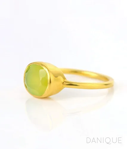 Vista 93 de Oval Birthstone Ring Bezel Set in Vermeil Gold, Sterling Silver, or Rose Gold, Stacking Birthstone Ring [rOMB]