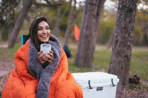 Vista 3 de KAMMOK Manta de montaña – Forro polar ultra afelpado, resistente al agua, portátil, duradera, manta de campamento para interiores y exteriores