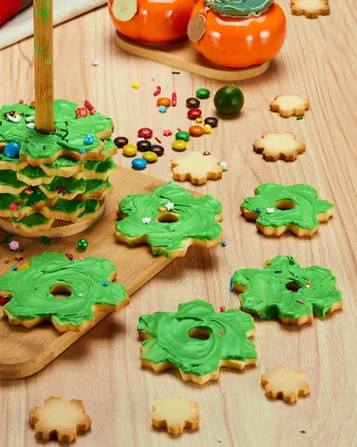 Vista 3 de Juego de Cortadores de Galletas de Copo de Nieve, 9 PCS Moldes de Galletas en Forma de Copo de Nieve, Galletas de Árbol de Navidad 3D con Exhibidor