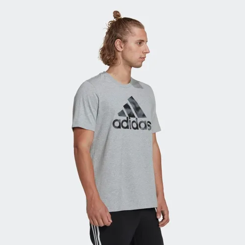 Vista 4 de adidas Camiseta con estampado de camuflaje Essentials para hombre