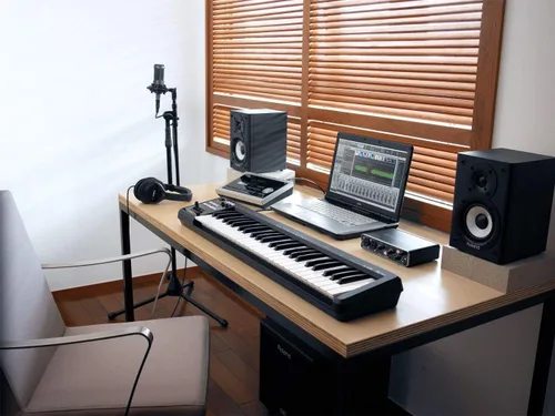 Vista 2 de Roland Controlador de teclado MIDI ligero de 49 teclas, blanco (A-49-WH)