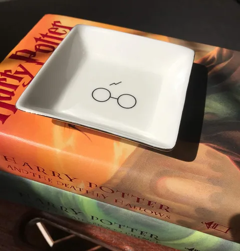 Vista 3 de Soporte para anillos de joyería, bandeja o plato de Wizard Harry Potter para niñas o chicos