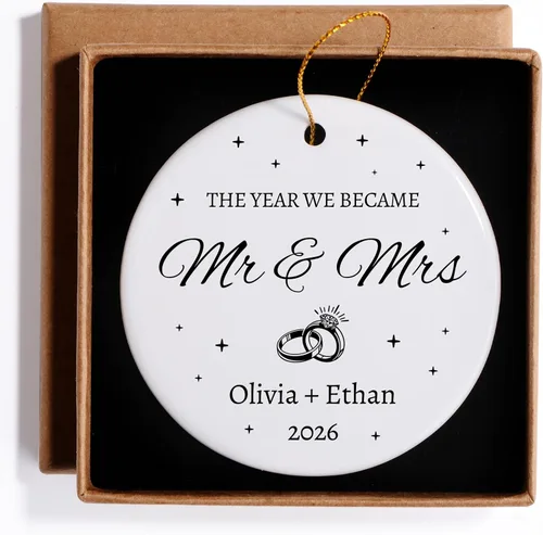 Vista 10 de Adorno personalizado para casados de primera Navidad 2026, regalos de compromiso para parejas, adorno de boda personalizado para recién casados
