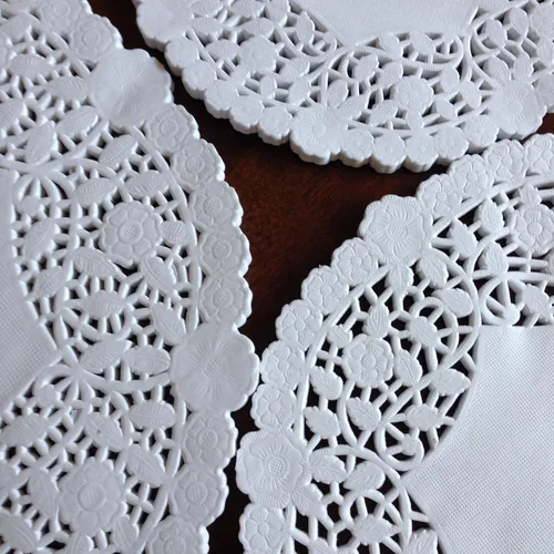 Vista 4 de 50 piezas de papel redondo blanco Lancaster Almohadillas de embalaje de tartas para decoración de vajilla de boda (10 pulgadas)