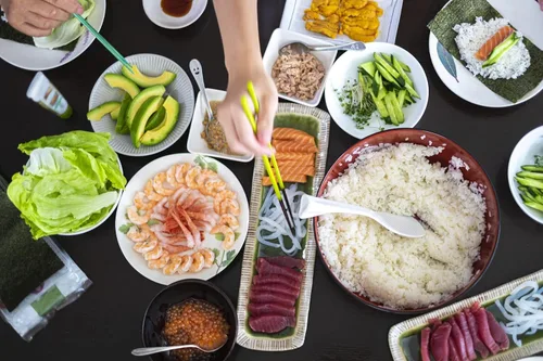 Vista 4 de Norisuke Algas tostadas para un sushi enrollado a mano premium medio cortado, 50 hojas, producto de Ariake, Japón de la más alta calidad en Japón