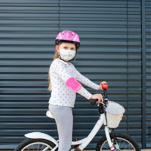 Vista 4 de Juego de casco para niños con equipo de protección deportiva: rodilleras, coderas, muñequeras, casco ajustable para niñas de 3 a 8 años de edad