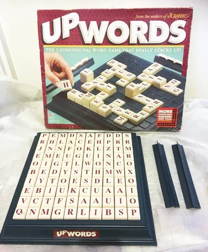 Vista 3 de Upwords Juego de palabras tridimensional Edición 1997 con 100 azulejos