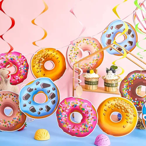Vista 6 de 34 decoraciones de fiesta de donas que incluyen 2 guirnaldas de donas y 32 piezas de donas colgantes para fiesta de cumpleaños, baby shower, regalos