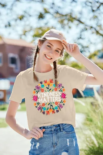 Vista 4 de Camisetas de profesor para mujer, camiseta con texto en inglés "Be Kindness", camisetas de salud mental, camiseta bohemia con gráficos florales
