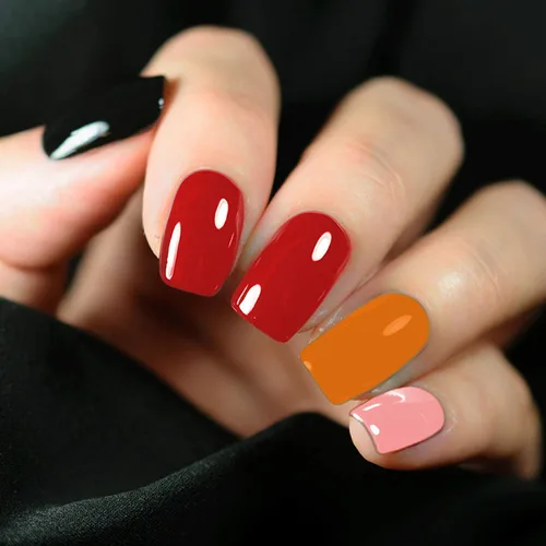 Vista 2 de karma organic Hermoso juego de esmaltes de uñas halal, no tóxico, pintura de uñas vegana y libre de crueldad animal