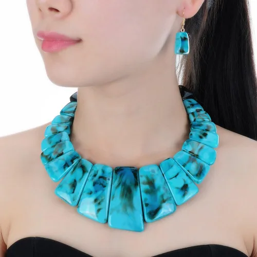 Vista 2 de Juego de collar y aretes gruesos vintage, collar novedoso, gargantilla, babero, colgante, collar, aretes, juego de joyas para mujeres y niñas