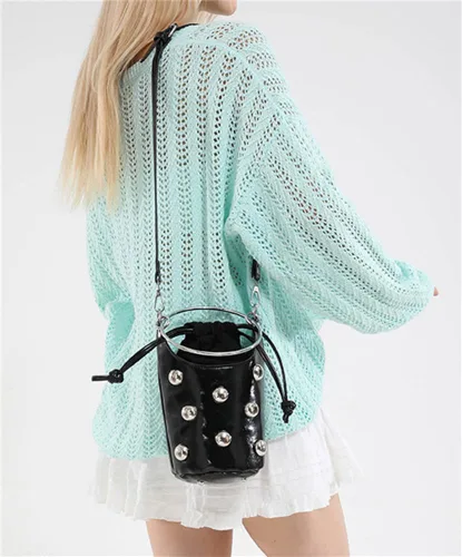 Vista 6 de Bolso de mano con asa superior para mujer, bolso Y2K, moderno remache, bolso cruzado estilo cubo, bolso retro para fiestas, compras, casual