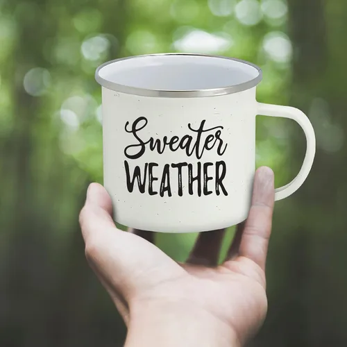 Vista 6 de HOME & HOOPLA Otoño esmalte camping taza de café suéter clima lata taza 15 onzas (blanco)