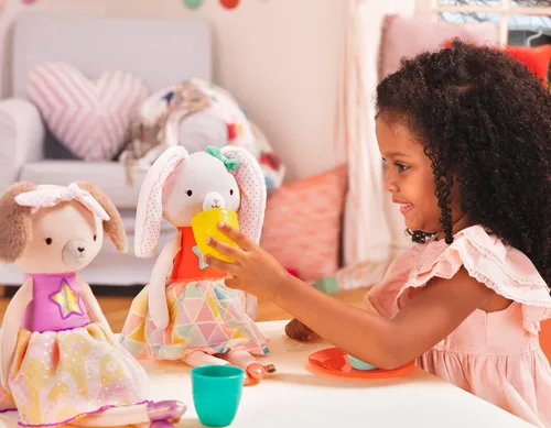 Vista 2 de B. toys Conejito de peluche, Tippy Toes Becky Bunny, peluche lavable de 15