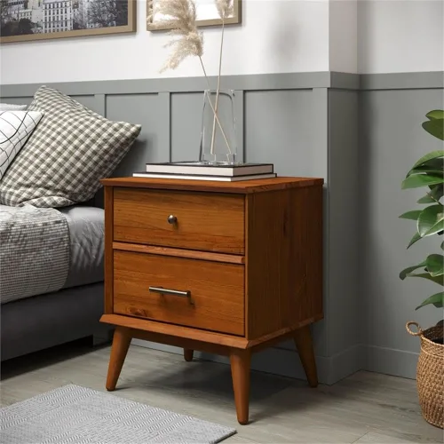 Vista 3 de Mesita de noche Mid-Century con dos cajones, fabricada con madera maciza, acabado castañón Castañho