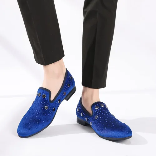 Vista 4 de Mocasines de terciopelo con diamantes de imitación para hombre, zapatos de vestir con placa dorada, zapatos de fumar sin cordones para fiestas
