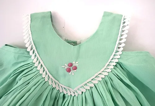 Vista 5 de Vestido de pana orgánico hecho a mano para bebé de 0 a 9 meses