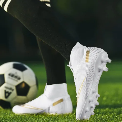 Vista 6 de Aiqzsh Tacos de fútbol para niños y niñas, zapatos de fútbol atléticos antideslizantes para exteriores e interiores