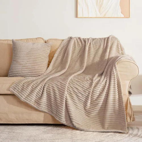 Vista 102 de Vessia - Manta de forro polar de franela (50x70 pulgadas), manta 3D de jacquard negra, esponjosa y cálida para sofá, sillón, cama, silla, 300GSM
